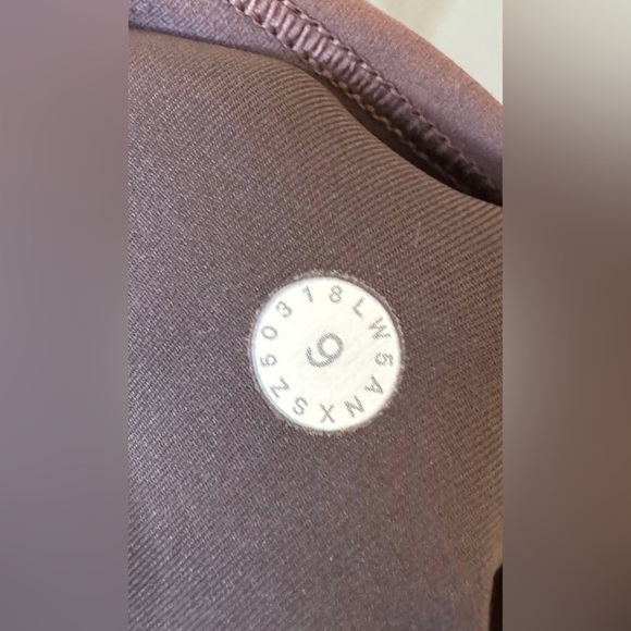 Lululemon In Movement 7/8 Tight *Everlux 25" | Vintage Grape | Size 6 | EUC!🌸💕 - Picture 10 of 10